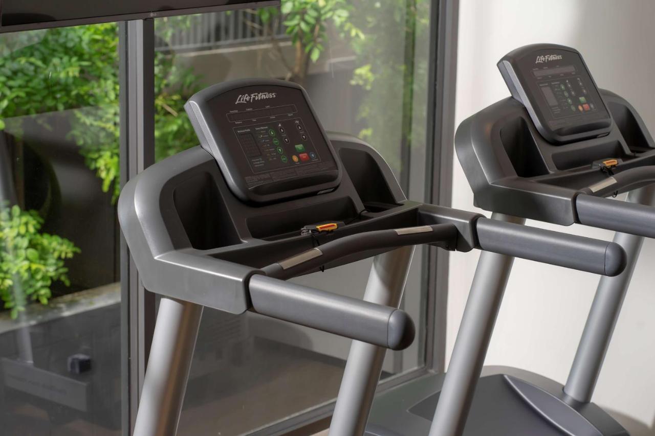 Bayphere Hotel Pattaya Jc 나 좀티엔 외부 사진 Life Fitness 95C treadmill
