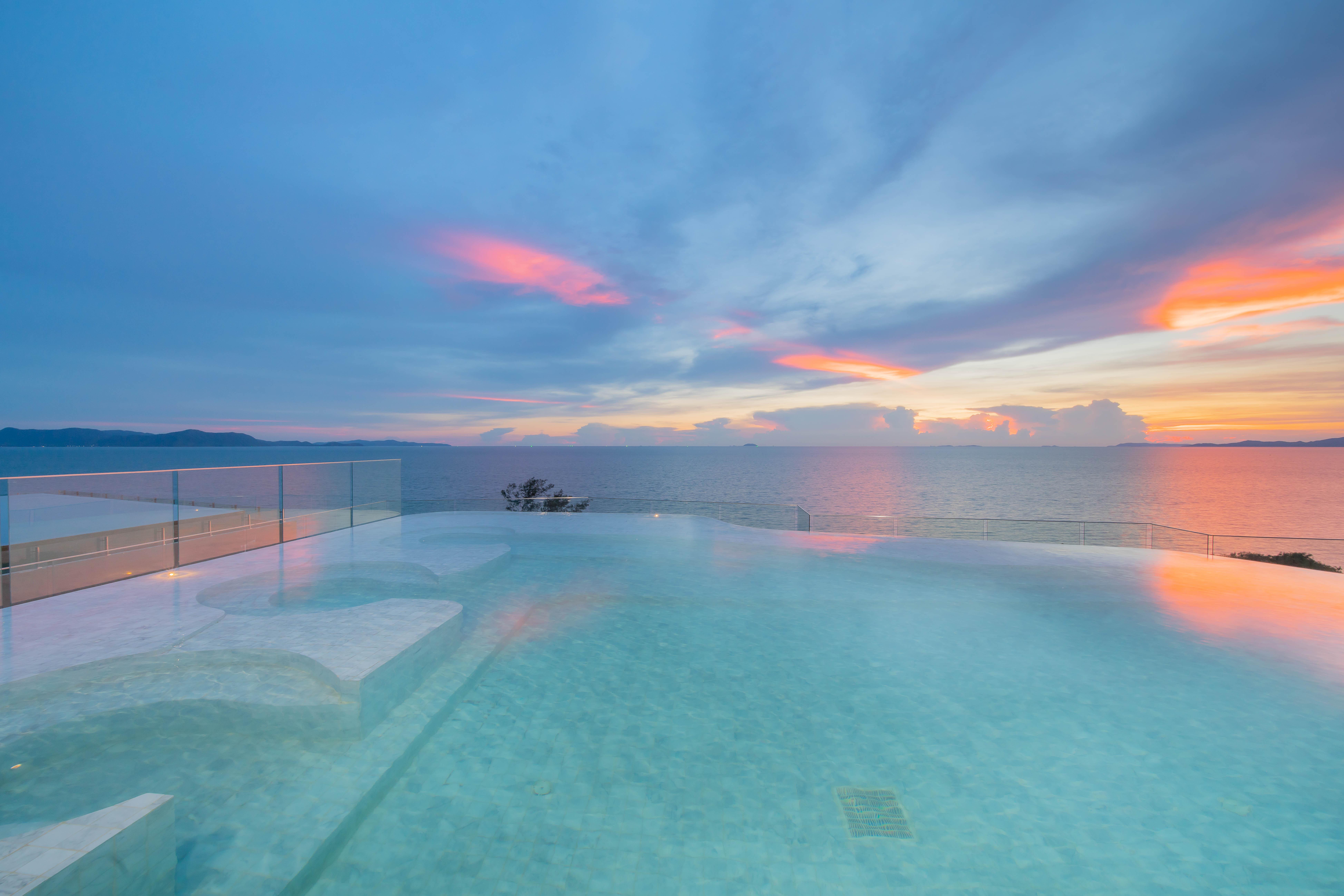 Bayphere Hotel Pattaya Jc 나 좀티엔 외부 사진 Sunset at the rooftop pool