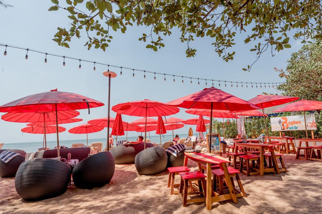 Bayphere Hotel Pattaya Jc 나 좀티엔 외부 사진 Beach bar in Pattaya, Thailand